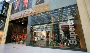 Ритейлер одежды Superdry взял курс на российский рынок Ритейлер одежды Superdry взял курс на российский рынок