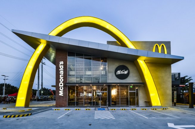 McDonald’s временно закрывает офисы в США McDonald’s временно закрывает офисы в США
