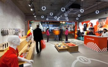 Китайский бренд одежды Li-Ning открыл свой первый в РФ магазин в Краснодаре Китайский бренд одежды Li-Ning открыл свой первый в РФ магазин в Краснодаре