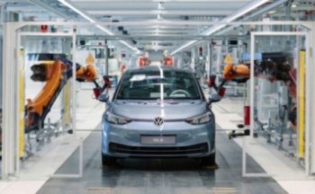 Volkswagen сократит сборку электромобилей в Германии Volkswagen сократит сборку электромобилей в Германии