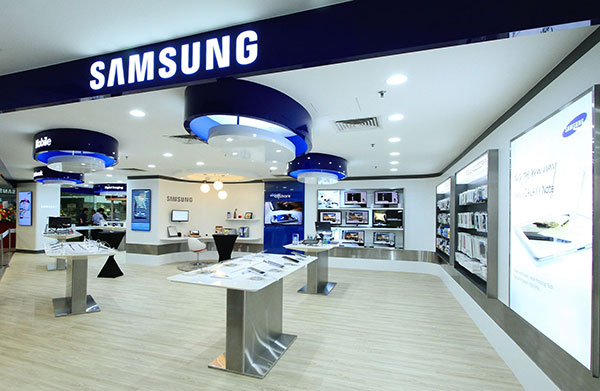 Samsung закрыл 20% розничных салонов в России