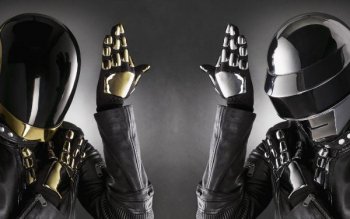 Число поисковых запросов Daft Punk на eBay выросло в 45 раз после объявления о распаде группы Число поисковых запросов Daft Punk на eBay выросло в 45 раз после объявления о распаде группы