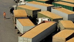 Крупнейшие экспортеры зерна приостановили закупки для экспорта в России Крупнейшие экспортеры зерна приостановили закупки для экспорта в России