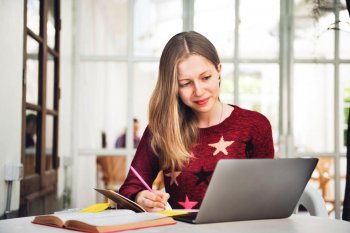 Россияне стали больше тратить на свое образование Россияне стали больше тратить на свое образование