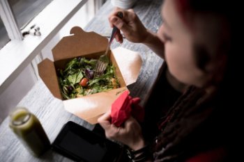 Каждый второй россиянин покупает еду навынос – исследование НАФИ Каждый второй россиянин покупает еду навынос – исследование НАФИ