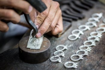 Ювелирам, работающим с серебром, вернут упрощенное налогообложение Ювелирам, работающим с серебром, вернут упрощенное налогообложение