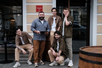 Ресторатор Дмитрий Левицкий и Delivery Club запустили программу поддержки молодых предпринимателей Ресторатор Дмитрий Левицкий и Delivery Club запустили программу поддержки молодых предпринимателей