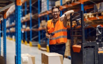 Число вариантов подработки в складской логистике выросло более чем в два раза Число вариантов подработки в складской логистике выросло более чем в два раза