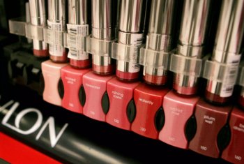 Косметическая корпорация Revlon готовится к процедуре банкротства Косметическая корпорация Revlon готовится к процедуре банкротства