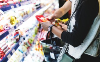 АКОРТ: ритейлеры увеличили число проверок продуктов на 10% АКОРТ: ритейлеры увеличили число проверок продуктов на 10%