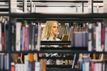 Продажи в книжных магазинах с начала года сократились на 8% Продажи в книжных магазинах с начала года сократились на 8%