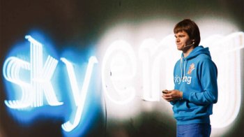 Сооснователь Skyeng Денис Сметнев вышел из операционного управления компанией Сооснователь Skyeng Денис Сметнев вышел из операционного управления компанией