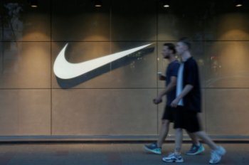 Nike обвиняют в расовой дискриминации сотрудников Nike обвиняют в расовой дискриминации сотрудников