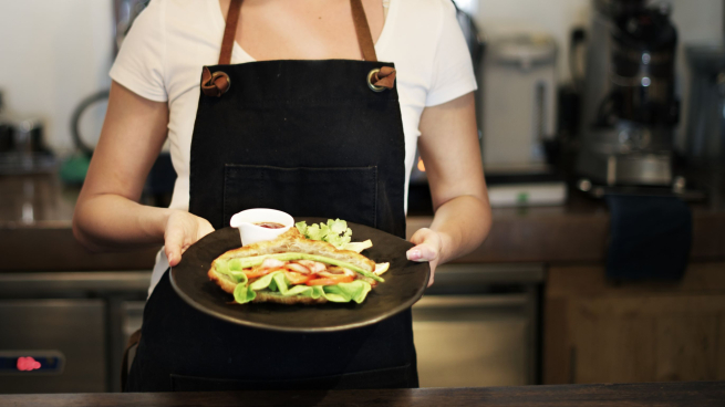 Средняя зарплата в общепите за год выросла на четверть Средняя зарплата в общепите за год выросла на четверть