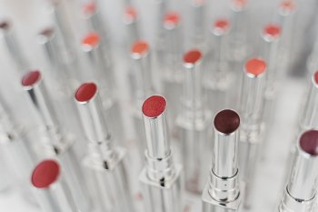 Магазины косметики прекратили продажу бренда Lamel после предупреждения Минпромторга Магазины косметики прекратили продажу бренда Lamel после предупреждения Минпромторга