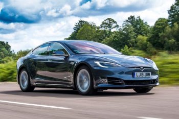 Илон Маск опроверг подписание договора c Hertz о продаже 100 тысяч электромобилей Илон Маск опроверг подписание договора c Hertz о продаже 100 тысяч электромобилей