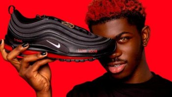 Рэпер Lil Nas X выпустил «сатанинские» кроссовки Nike с человеческой кровью Рэпер Lil Nas X выпустил «сатанинские» кроссовки Nike с человеческой кровью
