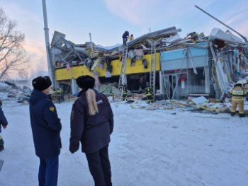 В ТЦ Новосибирска произошло обрушение крыши В ТЦ Новосибирска произошло обрушение крыши