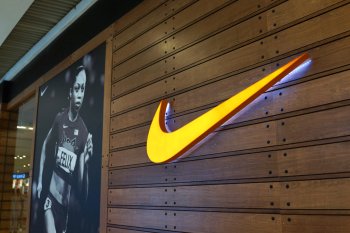 Nike остается самым дорогим брендом одежды в мире Nike остается самым дорогим брендом одежды в мире