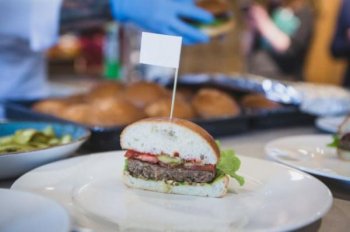 Растительные хайбургеры от ГК «ЭФКО» появились в ресторанах Москвы и Петербурга Растительные хайбургеры от ГК «ЭФКО» появились в ресторанах Москвы и Петербурга