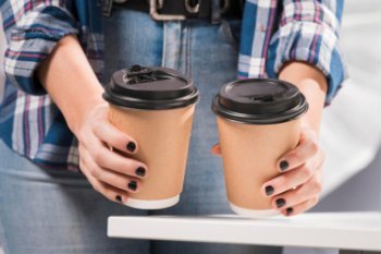 Сооснователь Совкомбанка приобрел половину бизнеса петербургского производителя бумажных стаканов Сооснователь Совкомбанка приобрел половину бизнеса петербургского производителя бумажных стаканов