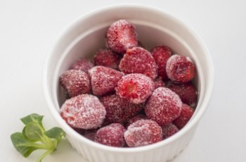 В клубнике из Египта выявили превышение нормы плесени в 14 раз В клубнике из Египта выявили превышение нормы плесени в 14 раз