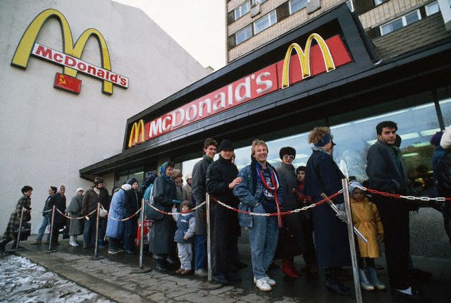 Как мы съели бигмак.  5 историй про закрытый McDonald’s на Пушкинской