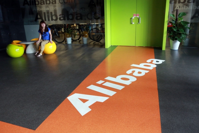Alibaba начала торги на 36% выше цены размещения