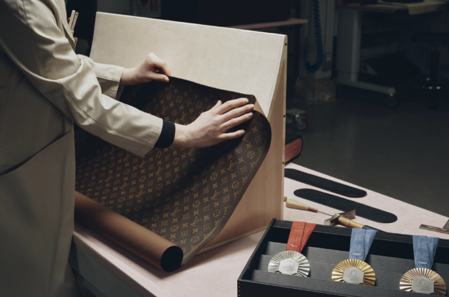 Бернар Арно усиливает контроль над LVMH Бернар Арно усиливает контроль над LVMH