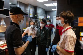 Даня Милохин присоединился к команде Макдоналдс Даня Милохин присоединился к команде Макдоналдс