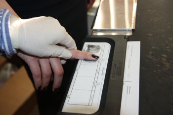 В России вводят обязательную дактилоскопию для трудовых мигрантов В России вводят обязательную дактилоскопию для трудовых мигрантов