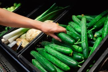 Огуречный ценовой шок: почему килограмм овощей стал дороже свинины и при чем тут срезка Огуречный ценовой шок: почему килограмм овощей стал дороже свинины и при чем тут срезка