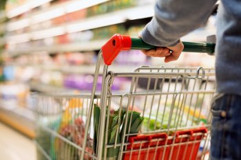 80% москвичей рассказали, что предпочитают ходить за продуктами в магазин самостоятельно 80% москвичей рассказали, что предпочитают ходить за продуктами в магазин самостоятельно