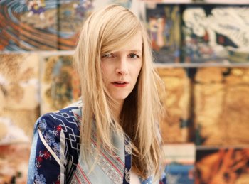 Сара Бертон после 20 лет работы покидает бренд Alexander McQueen Сара Бертон после 20 лет работы покидает бренд Alexander McQueen