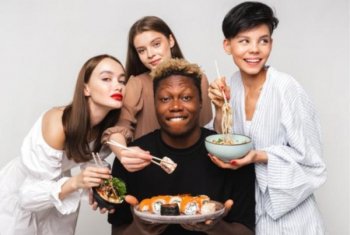 Сооснователя «Ёбидоёби» затравили в соцсетях из-за рекламного поста с темнокожим мужчиной Сооснователя «Ёбидоёби» затравили в соцсетях из-за рекламного поста с темнокожим мужчиной