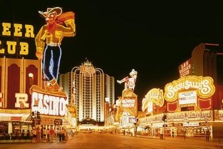 Да будет свет: 100 лет неоновой рекламе Да будет свет: 100 лет неоновой рекламе