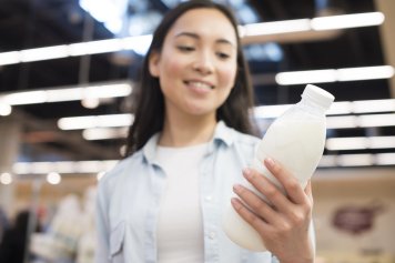 В России растут продажи молока и молочных продуктов В России растут продажи молока и молочных продуктов