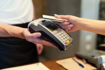 Банки повысили лимиты операций без кода до 5 тысяч рублей Банки повысили лимиты операций без кода до 5 тысяч рублей