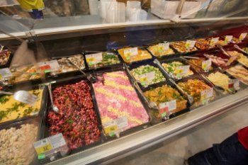 «Лента»: сельдь под шубой обошла оливье в рейтинге новогодних салатов «Лента»: сельдь под шубой обошла оливье в рейтинге новогодних салатов