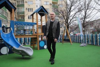 «Магнит», Procter & Gamble и Дима Билан превратили использованную пластиковую упаковку в детскую площадку «Магнит», Procter & Gamble и Дима Билан превратили использованную пластиковую упаковку в детскую площадку