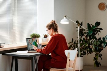 Постпандемический синдром: какие практики удалённой работы укоренились навсегда, а что оказалось мимолётным трендом Постпандемический синдром: какие практики удалённой работы укоренились навсегда, а что оказалось мимолётным трендом