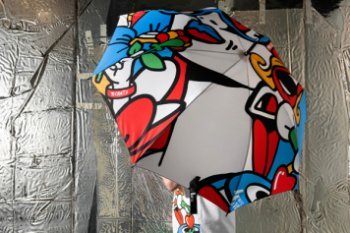 Cube.Moscow и МТС Live выпустили лимитированную коллекцию предметов гардероба (ФОТО) Cube.Moscow и МТС Live выпустили лимитированную коллекцию предметов гардероба (ФОТО)