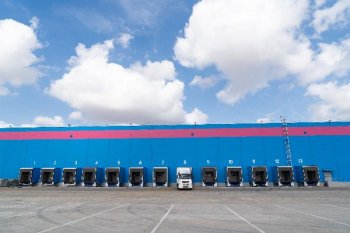 Ozon запустил новую фулфилмент-фабрику в Ростове-на-Дону Ozon запустил новую фулфилмент-фабрику в Ростове-на-Дону