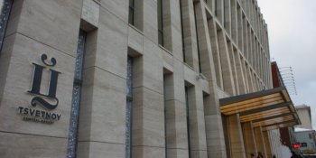 Может ли универмаг «Блёклый» снова стать «Цветным»? Может ли универмаг «Блёклый» снова стать «Цветным»?