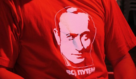 Футболки «Все путем» с Владимиром Путиным поступили в продажу