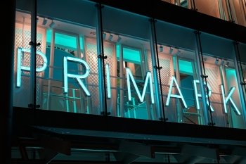 Может ли одежда стоить еще дешевле: как Primark завоевывает мир Может ли одежда стоить еще дешевле: как Primark завоевывает мир
