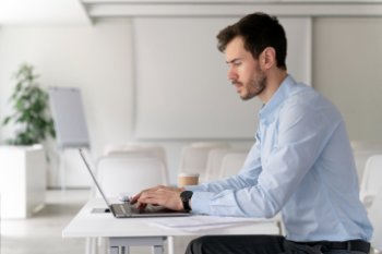 Россияне назвали топ-5 причин, по которым готовы задержаться на рабочем месте Россияне назвали топ-5 причин, по которым готовы задержаться на рабочем месте