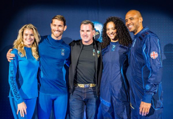 Under Armour выпустил ограниченную коллекцию, посвященную полету Virgin Galactic в космос Under Armour выпустил ограниченную коллекцию, посвященную полету Virgin Galactic в космос