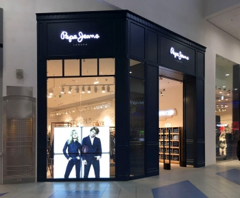 Pepe Jeans открыл первый в России магазин в новой концепции Pepe Jeans открыл первый в России магазин в новой концепции