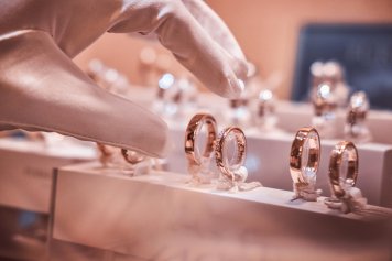 Продажи обручальных и помолвочных колец выросли в России Продажи обручальных и помолвочных колец выросли в России
